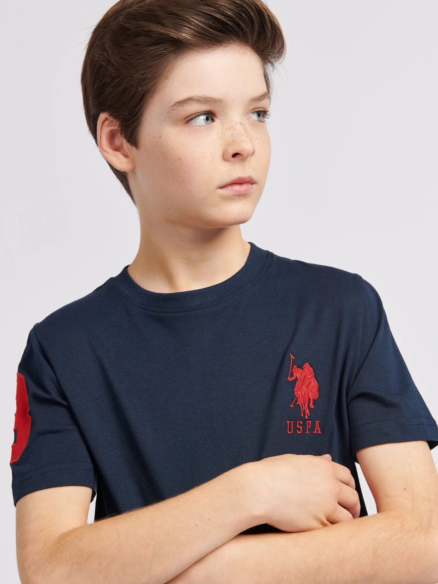 Boys Player 3 T-Shirt in Dark Sapphire Navy / Haute Red DHM