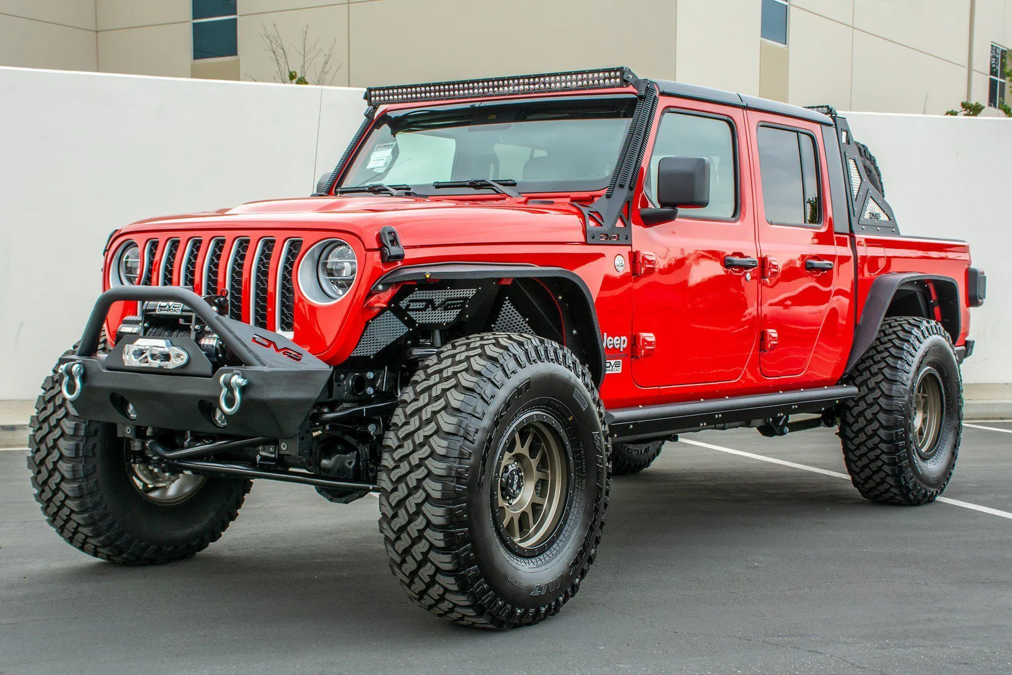 DV8 Off Road Rock Sliders Jeep Gladiator JT (2020-2021) with Step - Standard / Tube Type / Bedside