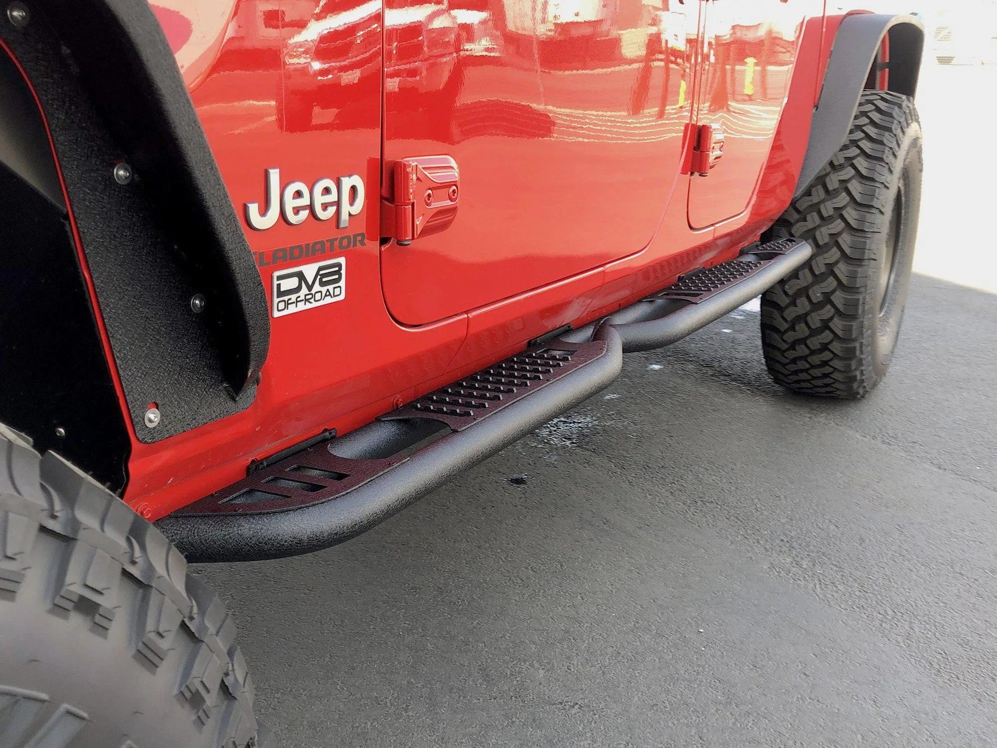 DV8 Off Road Rock Sliders Jeep Gladiator JT (2020-2021) with Step - Standard / Tube Type / Bedside