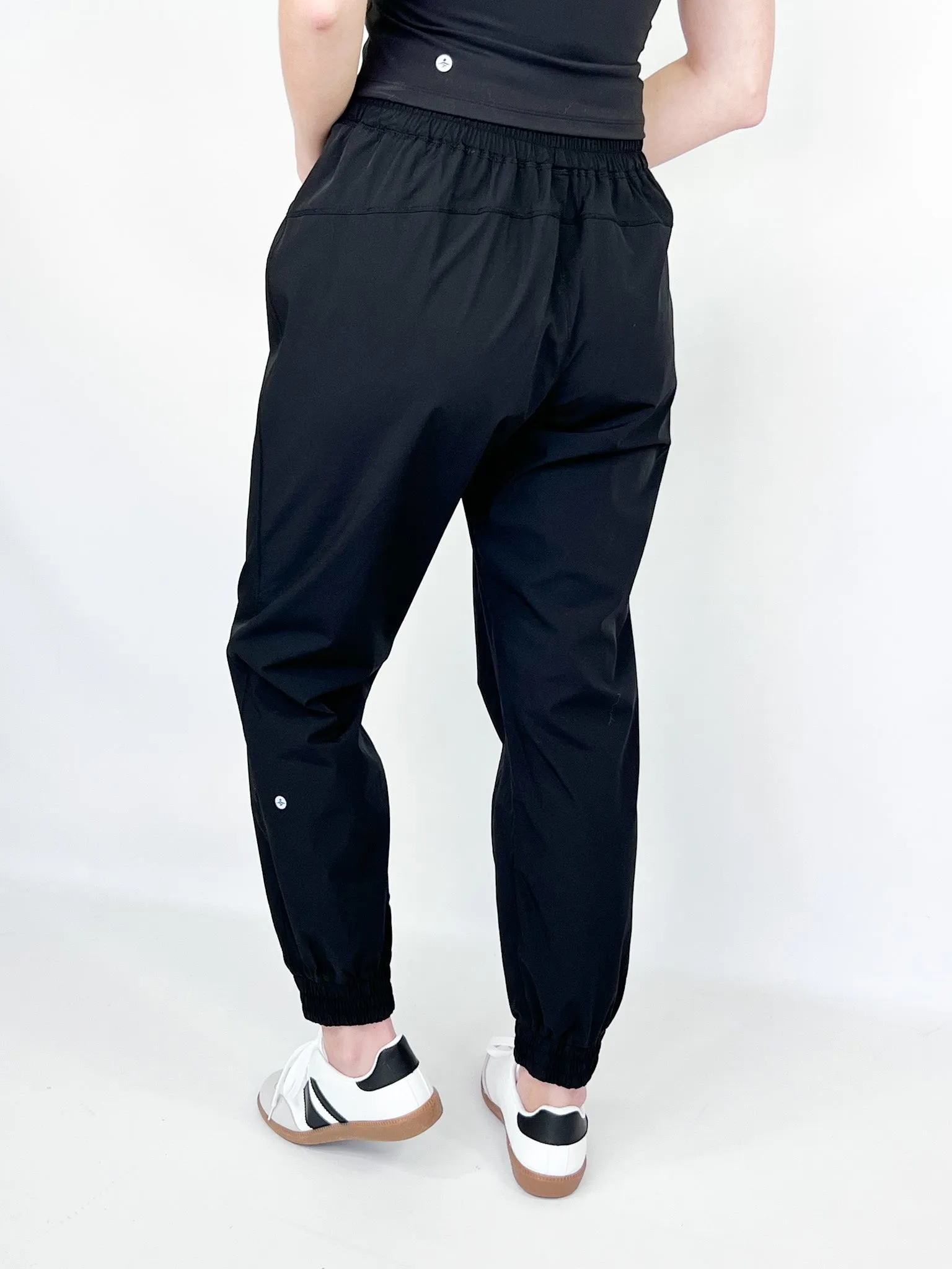 Halara - High Waisted Elastic Waistband Jogger (Black)