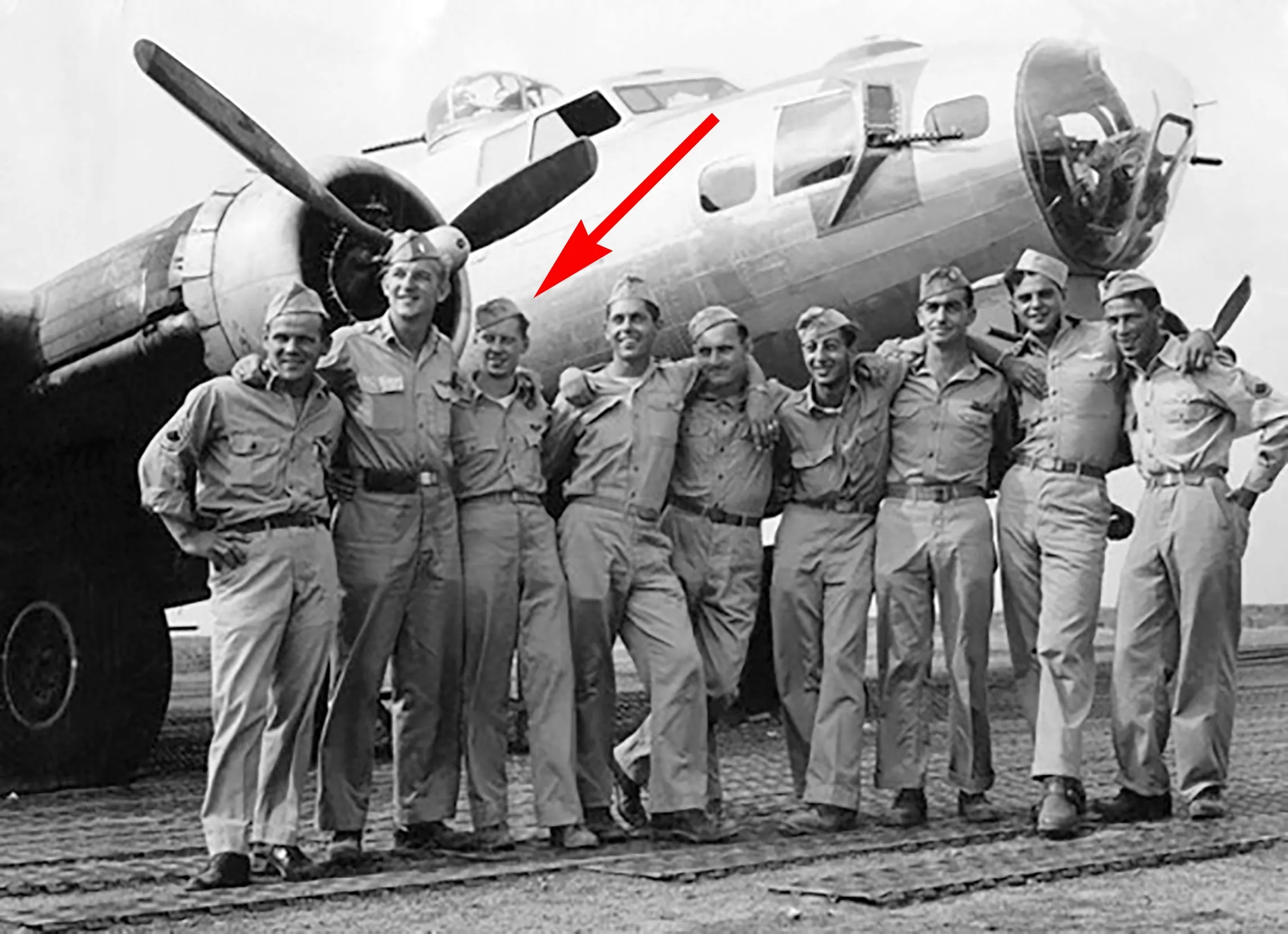 Original U.S. WWII Named 774th Bombardment Squadron, 463rd Bombardment Group B-17 Pilot Grouping For 1st Lieutenant Ken Dunkel - 70 Items