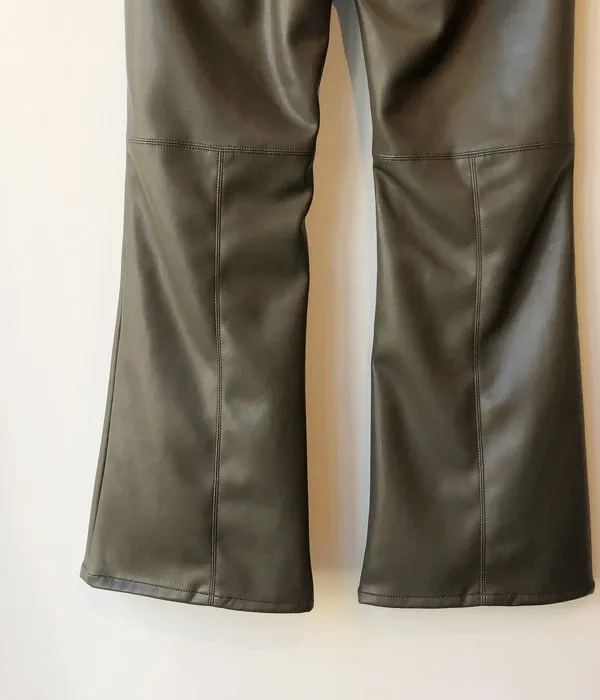 PHEENY/ROYAL FAKE LEATHER BELT-LESS FLARED PANTS(OLIVE)