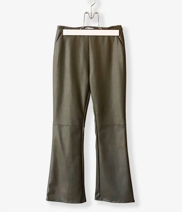 PHEENY/ROYAL FAKE LEATHER BELT-LESS FLARED PANTS(OLIVE)